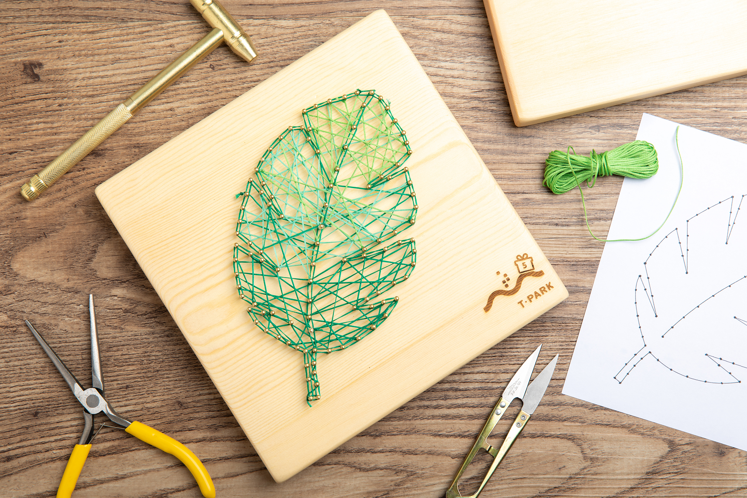 String Art on the upcycled wooden board (Online event)